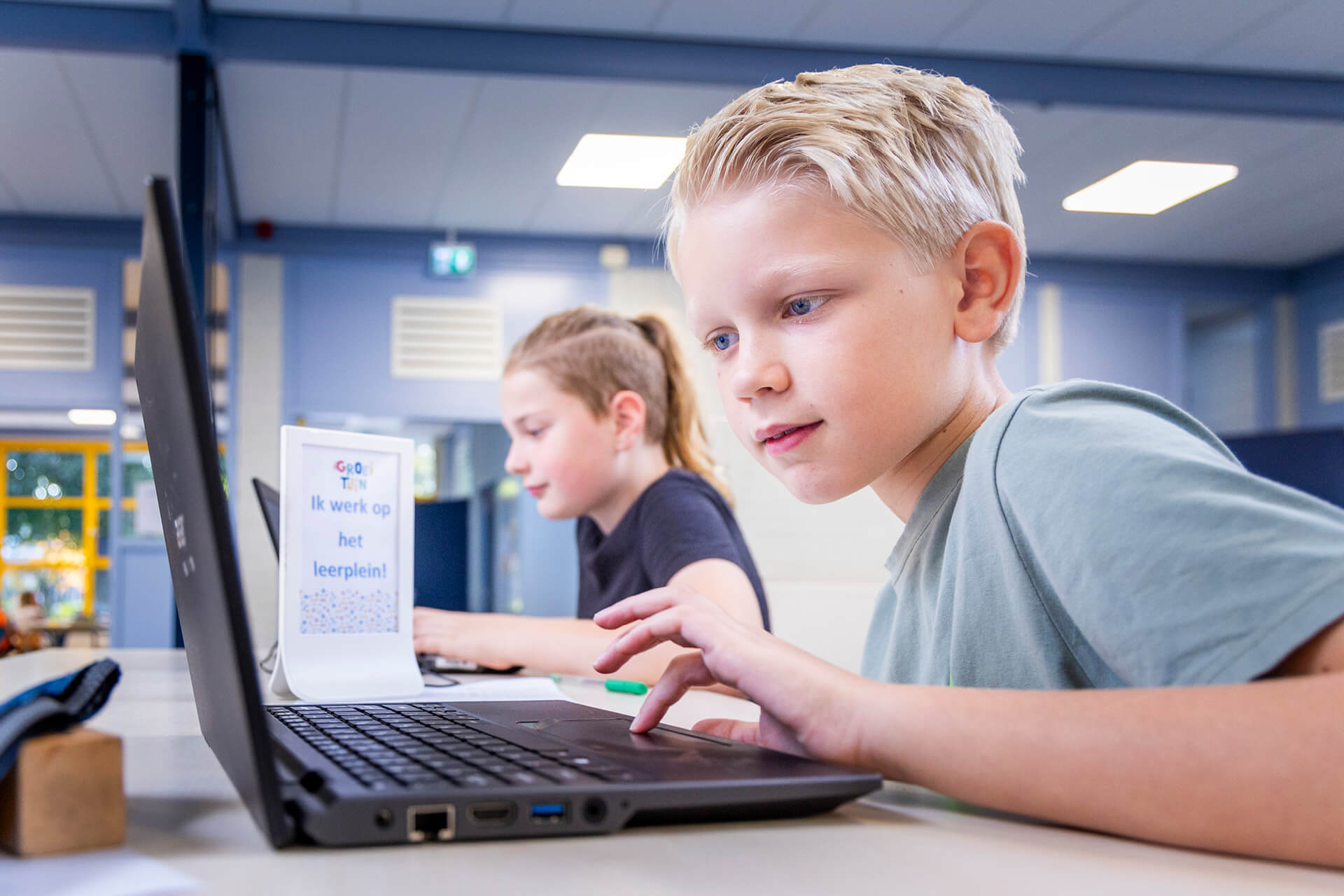 Kinderen achter de laptop Kinderen achter de laptop